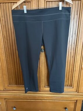 Black Athleta Crop Leggings